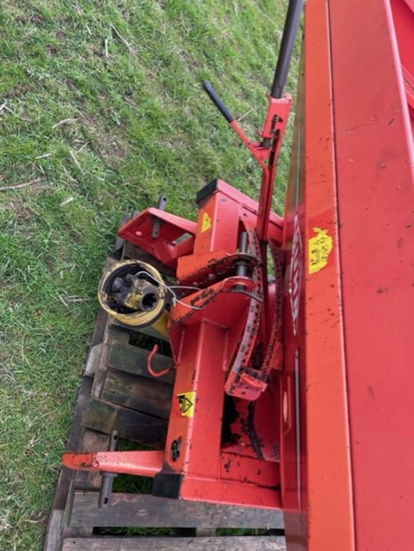 Kuhn 600 Fertiliser Spreader - Image 6 of 6