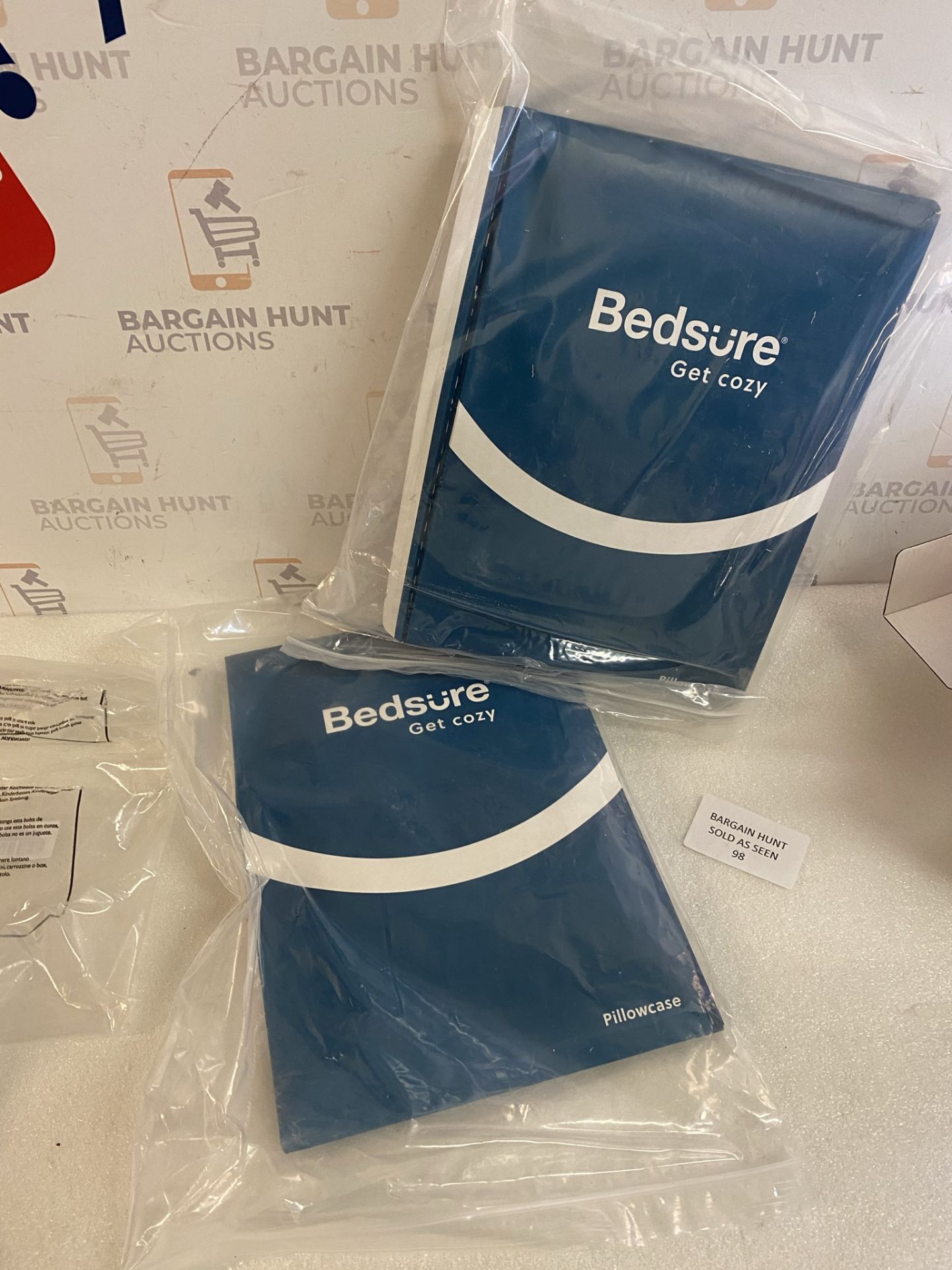 Besure Brushed Microfibre Pillow Cases, 2 packs of 4 - Image 2 of 2