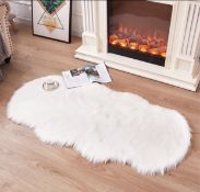 Faux Sheepskin Rug Soft Fur Area Rug, 70 x 140 cm Anti-Skid Carpet