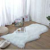 RRP £20.99 HLZDH Faux Fur Soft Fluffy Sheepskin Stule Style Rug, 75 x 120 cm Area Rug