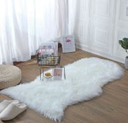 RRP £20.99 HLZDH Faux Fur Soft Fluffy Sheepskin Stule Style Rug, 75 x 120 cm Area Rug