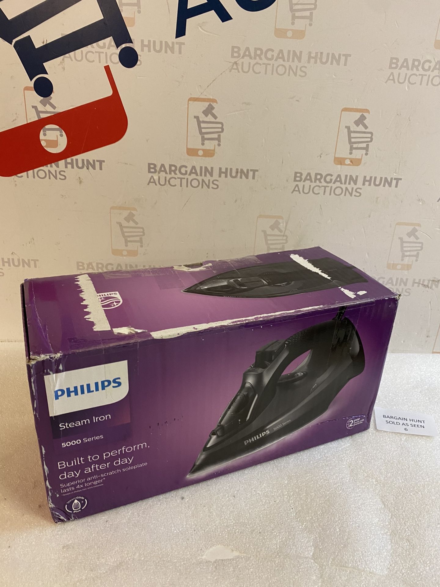 RRP £68.99 Philips Steam Iron Series 5000 2600W SteamGlide Plus, DST5040/86 Black