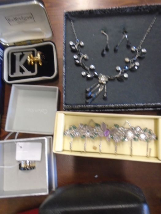 Costume jewellery- boxed sets, a shoe box of costume, cufflinks etc plus a Corgi Charlie Chaplin - Image 9 of 18