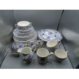 Johnson brothers Part dinner service comprising 7 dinner plates, 6 side plates, 5 cake plates, 3