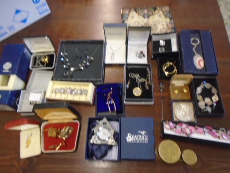 Costume jewellery- boxed sets, a shoe box of costume, cufflinks etc plus a Corgi Charlie Chaplin - Image 3 of 18