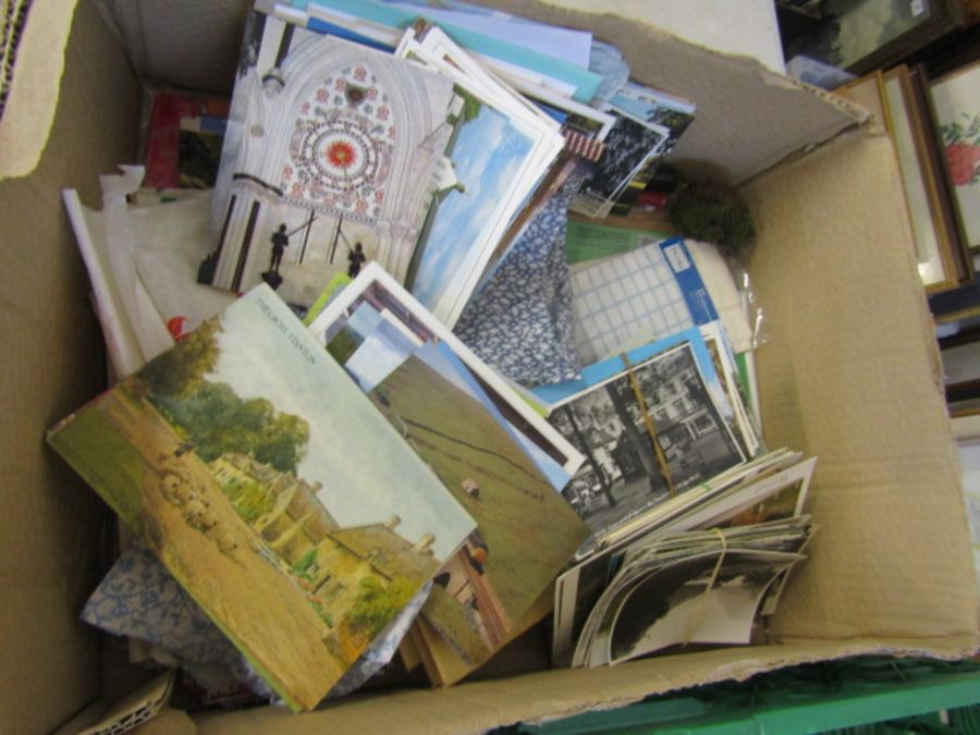 A box of loose vintage postcards including newspaper postcards of Diana plus an empty photo album - Image 9 of 9