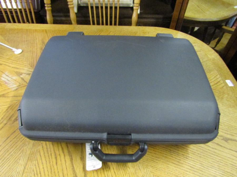 Hard shell suitcase - Image 2 of 2