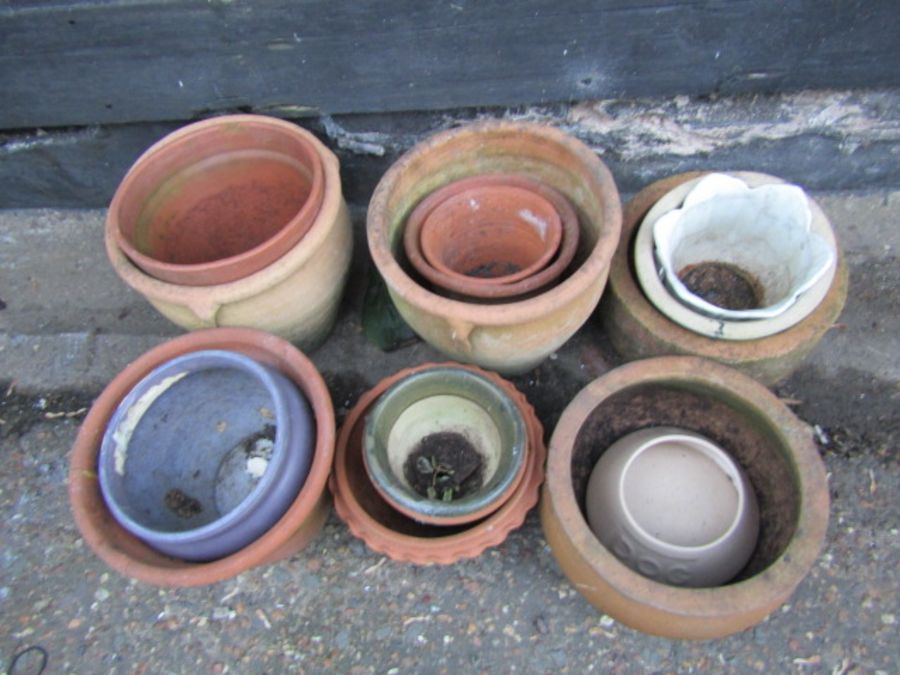 Quantity of terracotta plant pots - Image 2 of 2