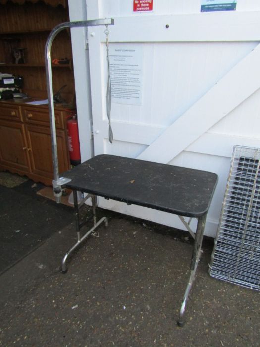Dog crate and grooming table - Image 3 of 3