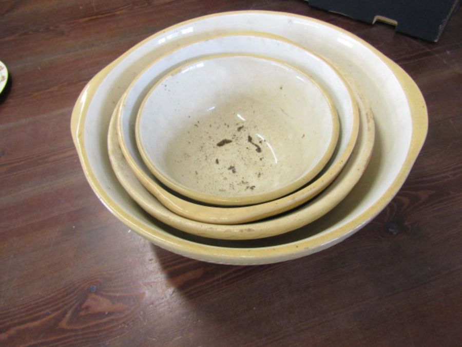 4 mixing bowls graduating in size