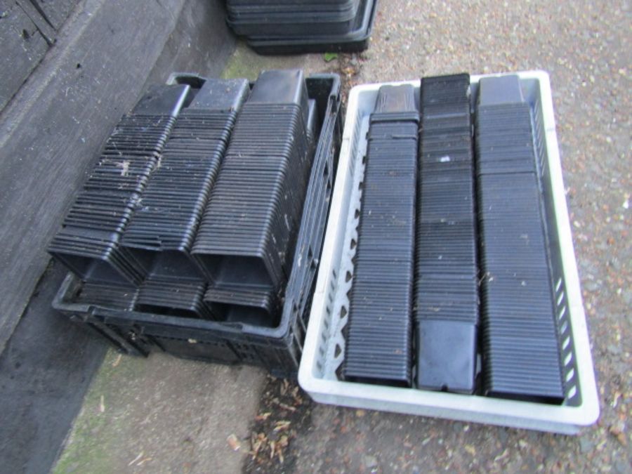 Large quantity of plastic plant pots