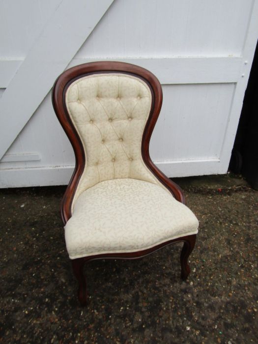 Mahogany upholstered button back bedroom chair - Image 2 of 6