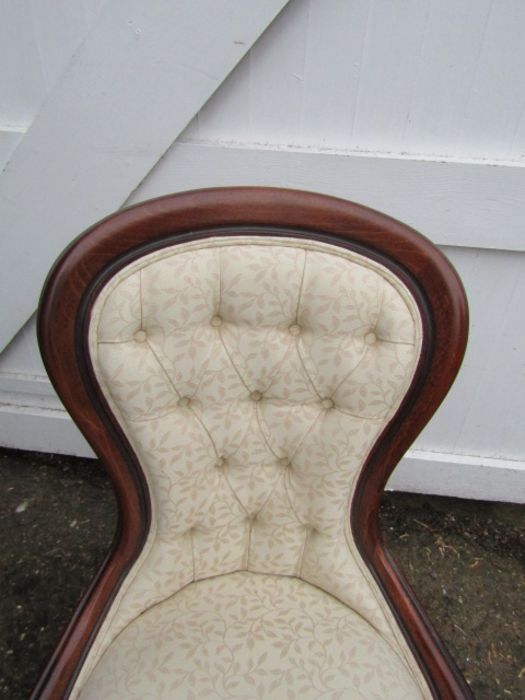 Mahogany upholstered button back bedroom chair - Image 4 of 6