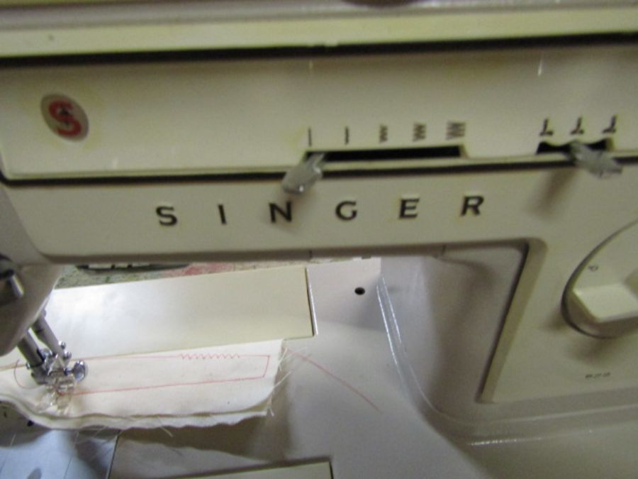 Singer electric sewing machine in case - Image 3 of 5