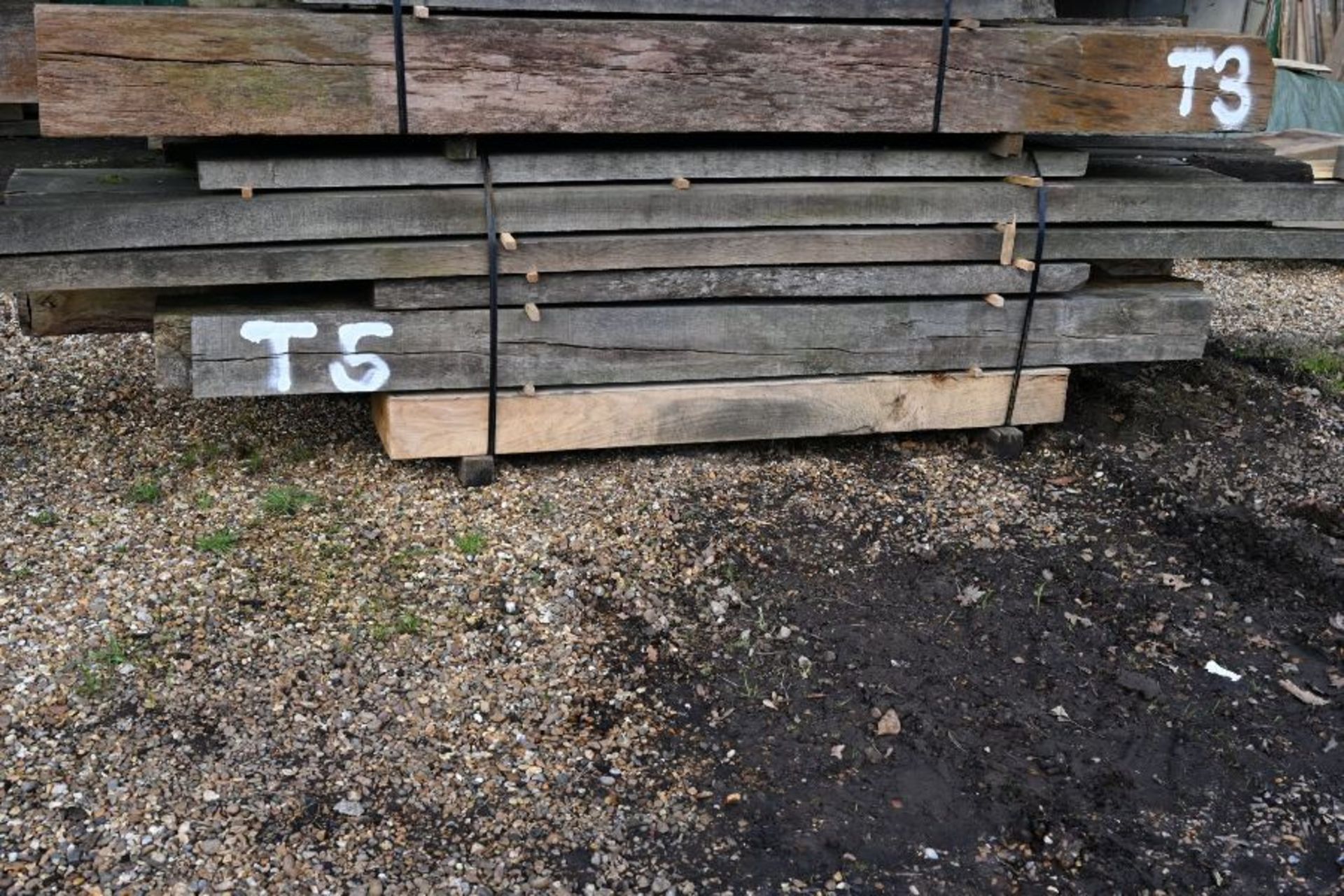 Pack of A/D Oak Beams 1.556m3 - Image 2 of 3