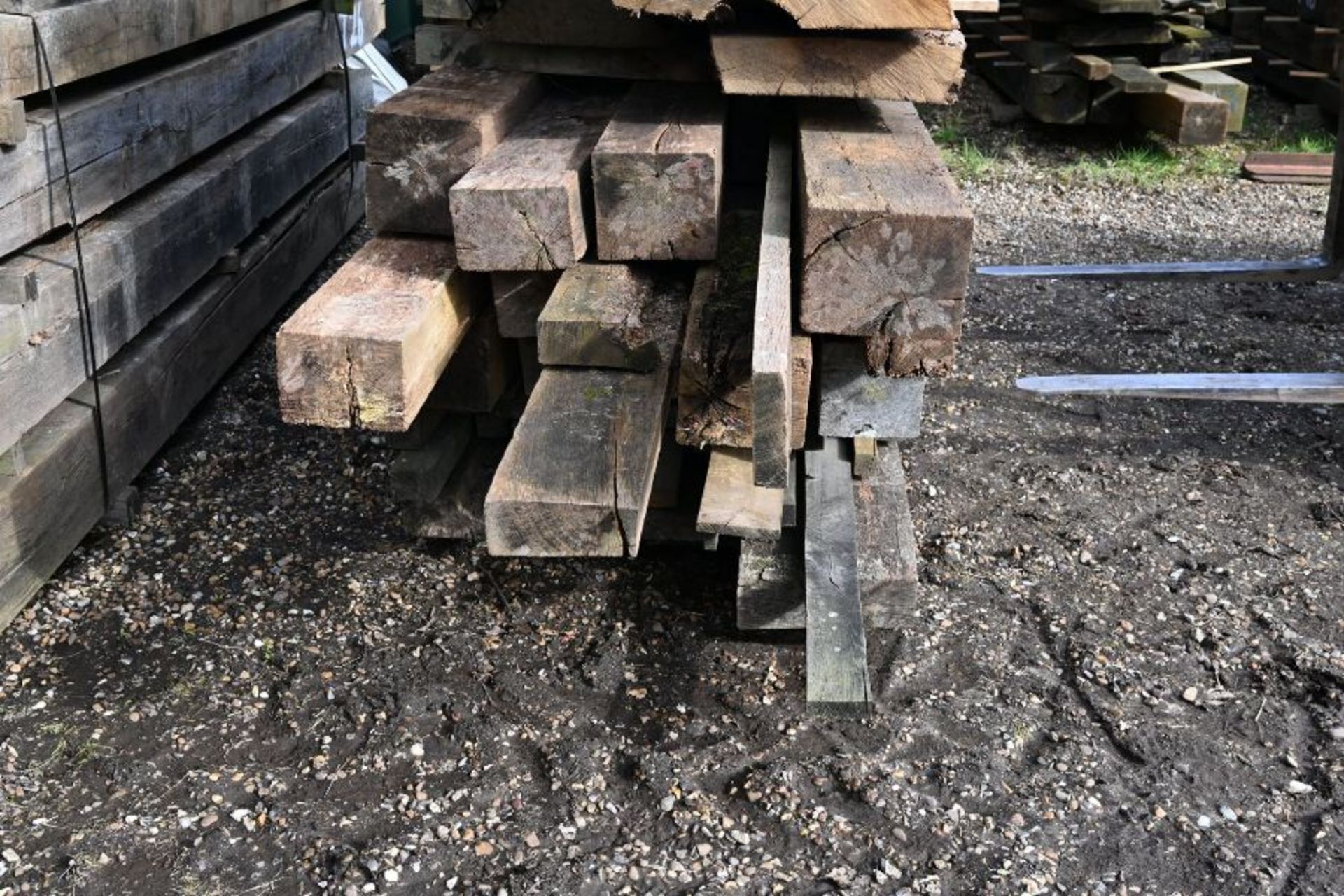 Pack of A/D Oak Beams 2.166m3 (T30) - Image 2 of 2