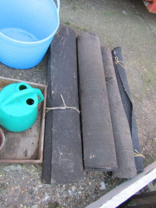 Gardening items including plant pots and trays, roofing felt and tools etc - Image 4 of 6