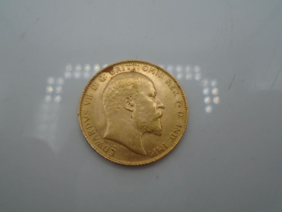 An Edward VII 1908 gold full sovereign , 8.01g - Image 2 of 2