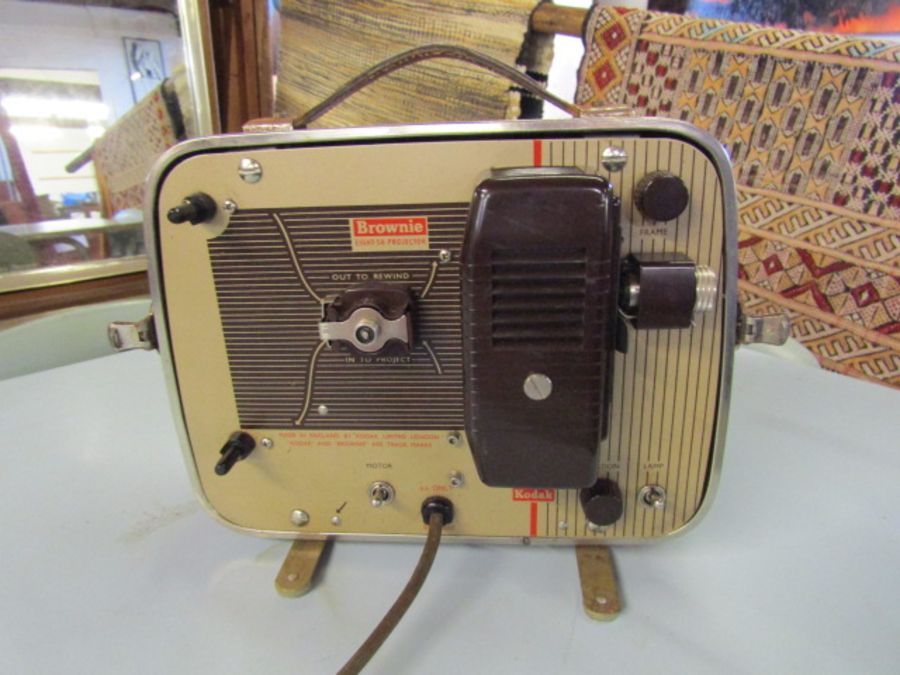 Vintage Kodak Brownie projector (for display purposes only) in case and 2 boxed vintage projector - Bild 9 aus 10