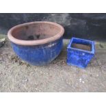 2 ceramic garden plant pots. Largest H30cm approx