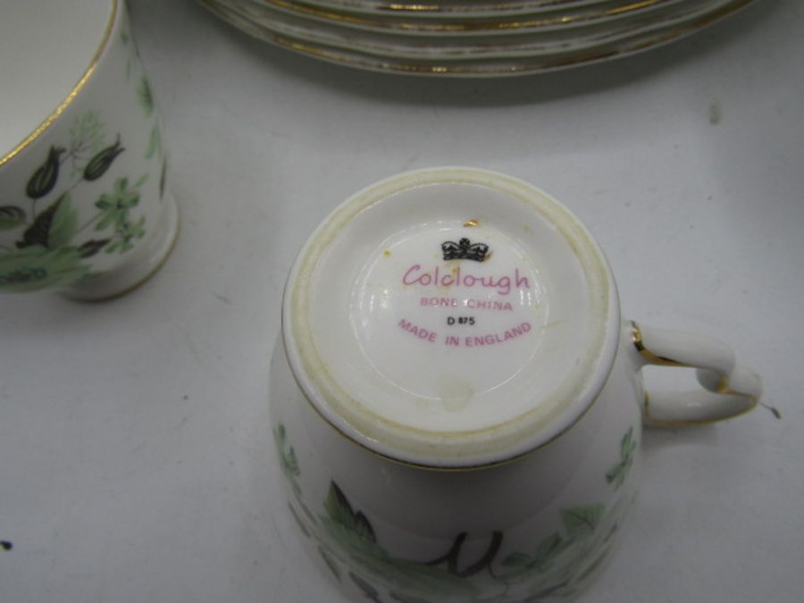 Colclough part dinner service- 5 dinner plates, 5 side plates, 9 saucers, 8 cups and a milk jug - Image 2 of 2