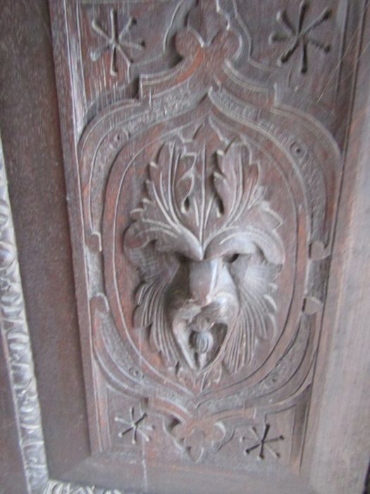Carved oak Hunters cabinet with 2 central leaded glass doors above 2 door cupboard, flanked by - Image 4 of 9