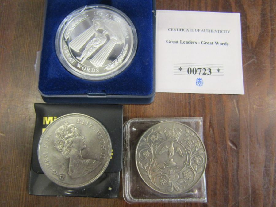 Great leaders- Great worlds comemorative coin and 2 crowns - Image 2 of 2