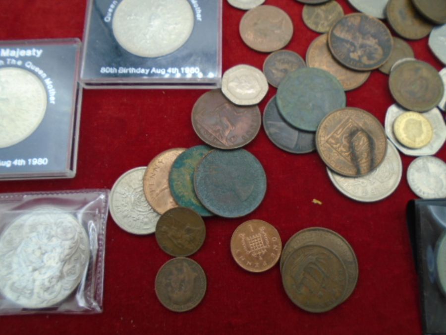 A bag of mixed, mainly British, both copper vic 1d and 50p. Modern crowns and some silver 3ds. - Image 4 of 4