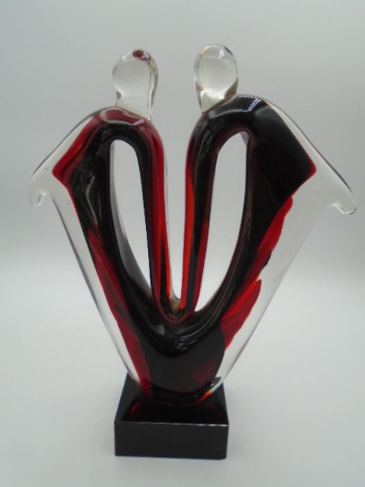 red and black glass abstract sculpture in the style of Murano and a glass heart paperweight - Image 3 of 6