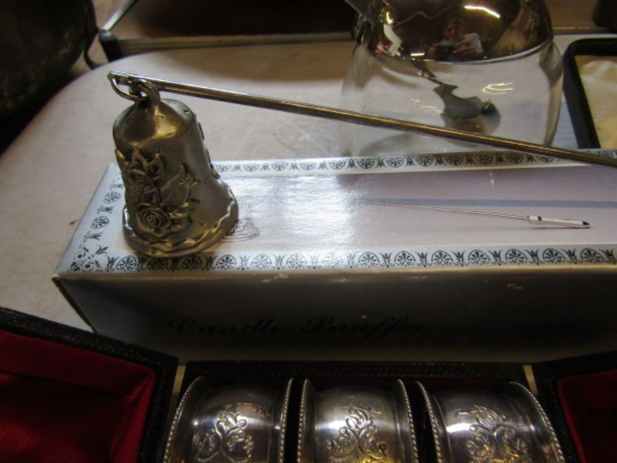 Collection of silver plate and other meta items to include napkin rings, cheese markers, candle - Image 4 of 9