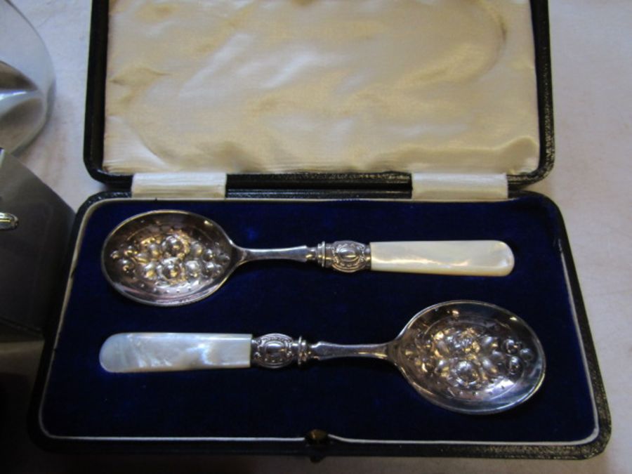 Collection of silver plate and other meta items to include napkin rings, cheese markers, candle - Image 5 of 9