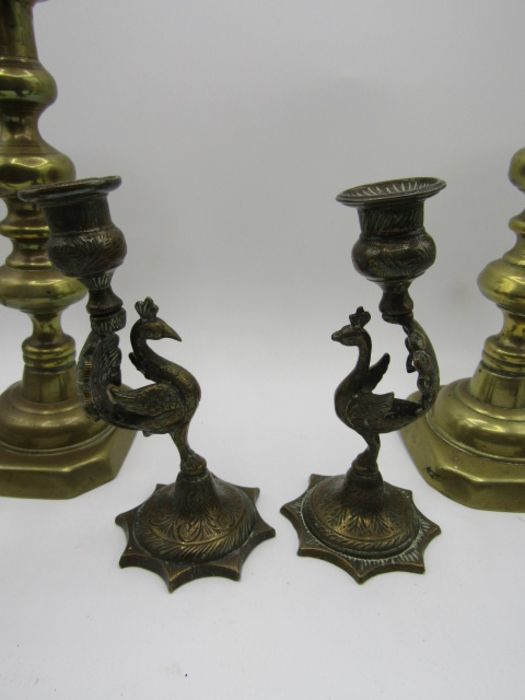 Brass candlesticks inc peacock pair - Image 2 of 4