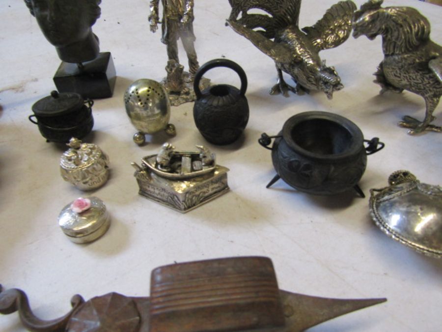 Metal fighting cocks, shell trinket dish, trinket pots, heavy jug, cauldrons, figures - Image 2 of 5