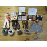 Collectors lot to inc cherut holder, table lighters, vintage purses, Strattons compact set in box,