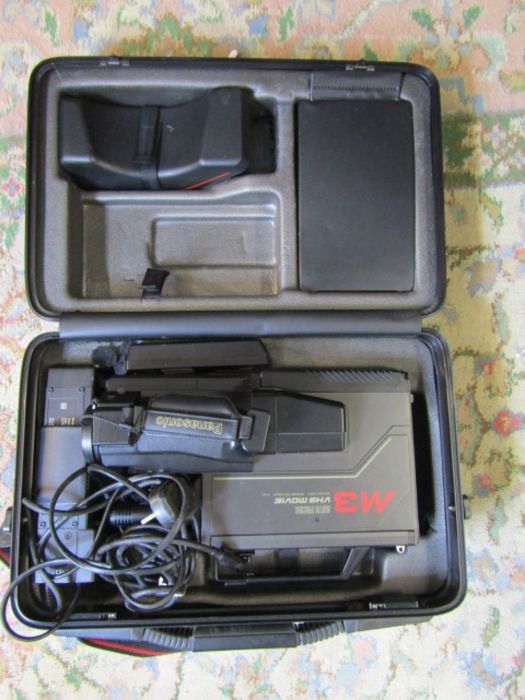 Panasonic M3 VHS Movie camera in case from a house clearance - Image 5 of 6