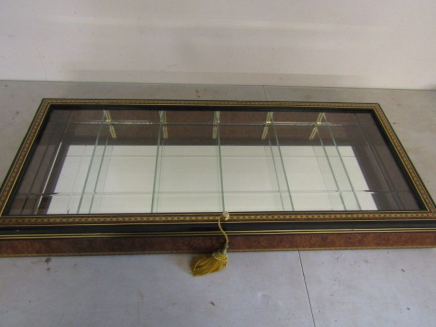 Glass fronted display case - Image 2 of 4