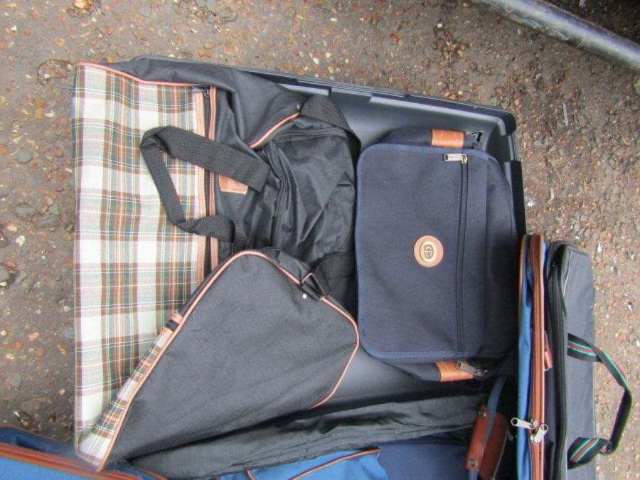 Collection of luggage - Image 3 of 5