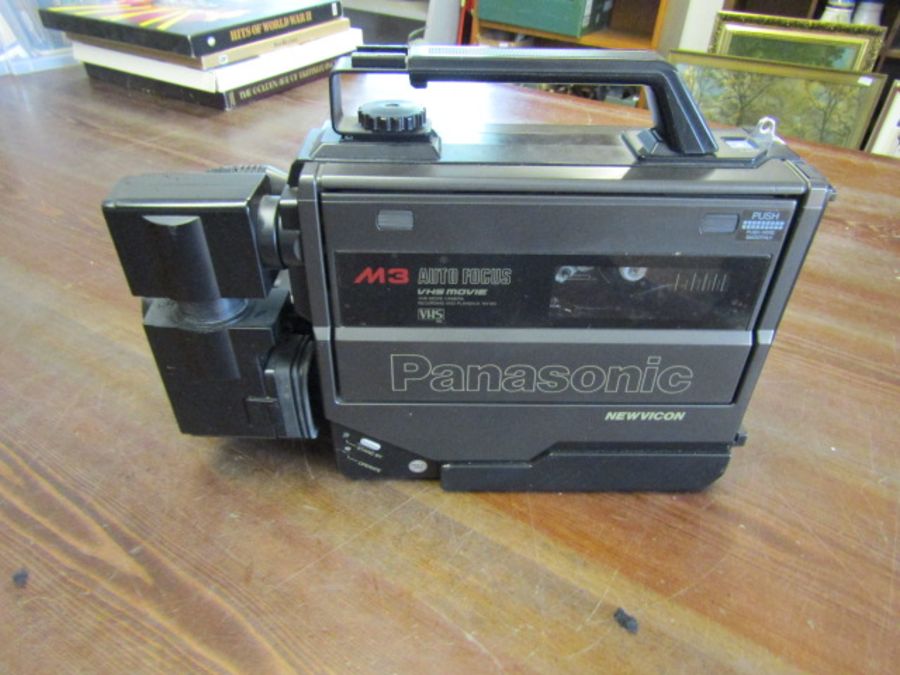 Panasonic M3 VHS Movie camera in case from a house clearance - Image 2 of 6