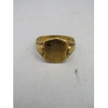 9ct gold ring with small red stone 3.4gms