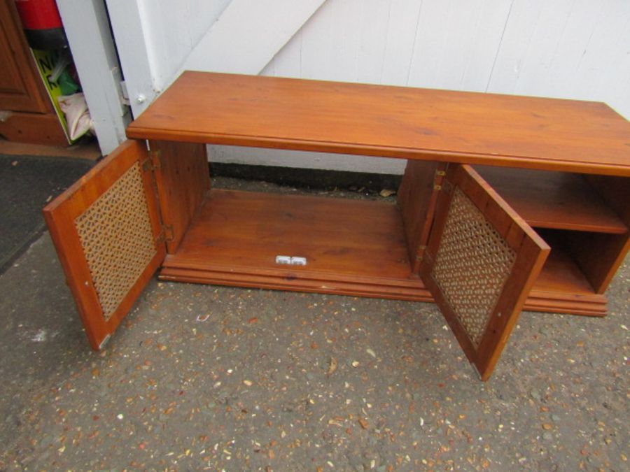Pine sideboard/TV unit with 2 doors H46cm W124cm D44cm approx - Image 2 of 2