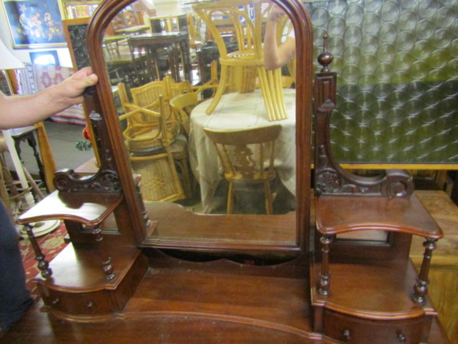 Mahogany dressing table with mirror- fixing on mirror needs attention - Image 4 of 4