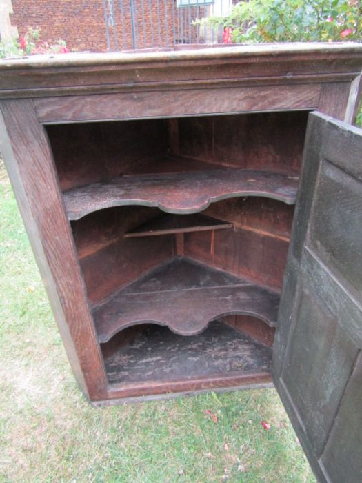 Vintage Oak corner cupboard H105cm W90cm D52cm approx - Image 5 of 5