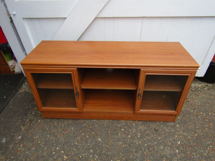 Sideboard/TV unit with 2 glass doors