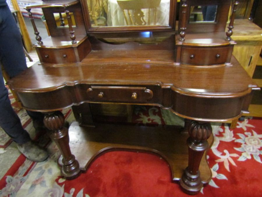 Mahogany dressing table with mirror- fixing on mirror needs attention - Image 2 of 4