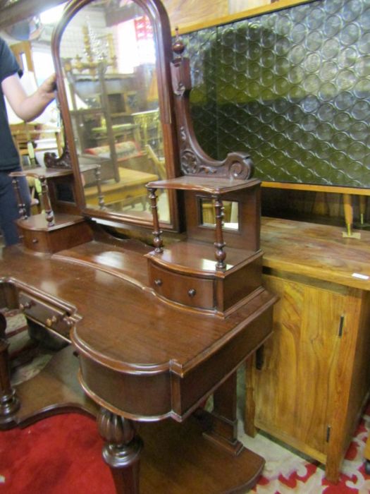 Mahogany dressing table with mirror- fixing on mirror needs attention - Image 3 of 4