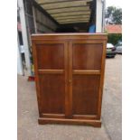 Oak 2 door wardrobe/bedroom cupboard with internal shelves and drawers