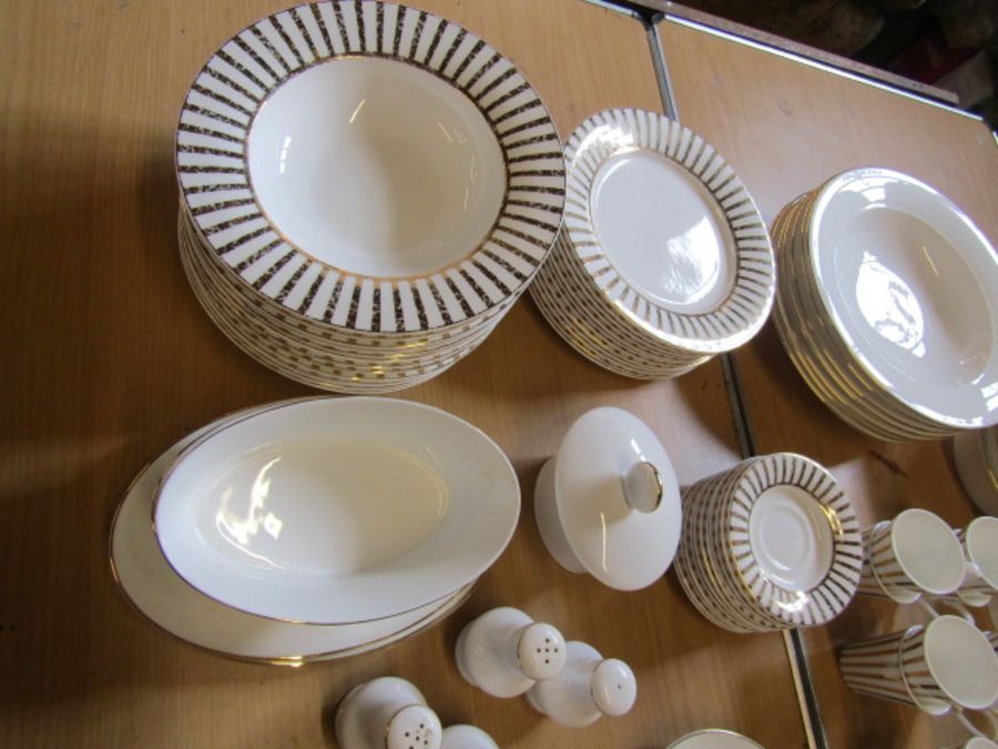 Royal Doulton 'Fusion' full 12 person 8 piece dinn - Image 10 of 13
