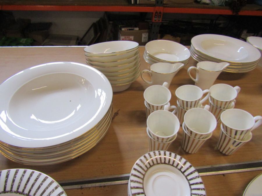 Royal Doulton 'Fusion' full 12 person 8 piece dinn - Image 8 of 13