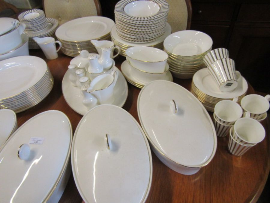 Royal Doulton 'Fusion' full 12 person 8 piece dinn - Image 3 of 13