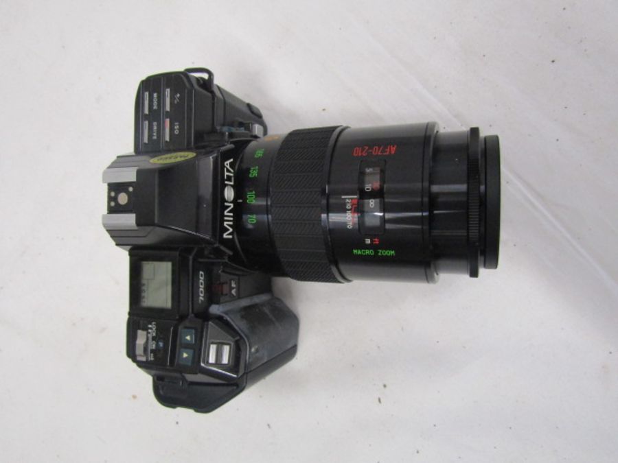 Minolta 7000 camera with 4 lenses, flash and bag - Image 5 of 6